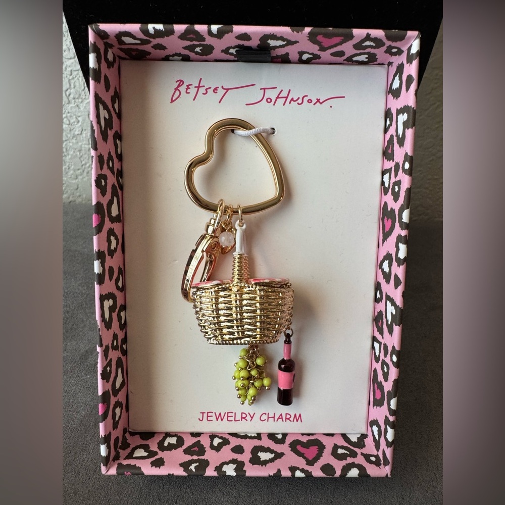 Betsey Johnson Gold Basket Charm Keychain NWT - Picture 2 of 6